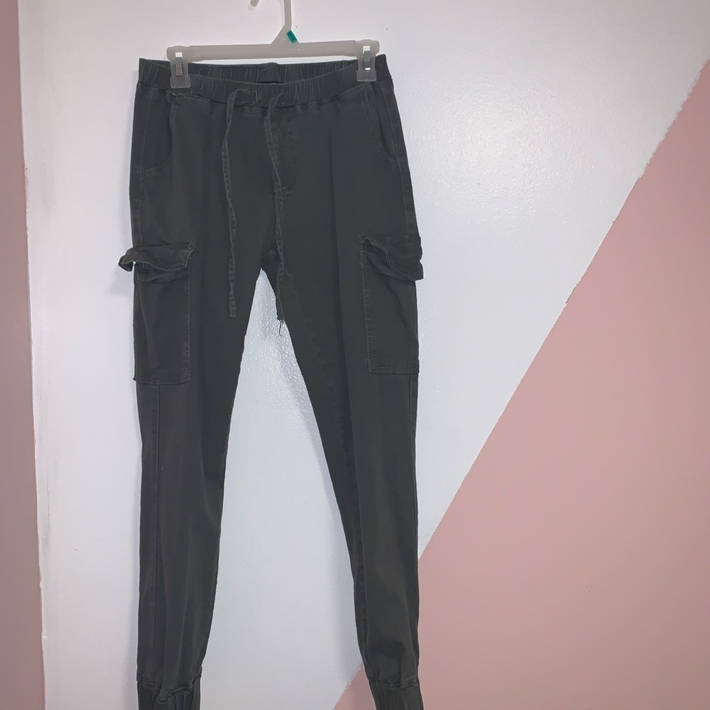 olive green joggers🤍